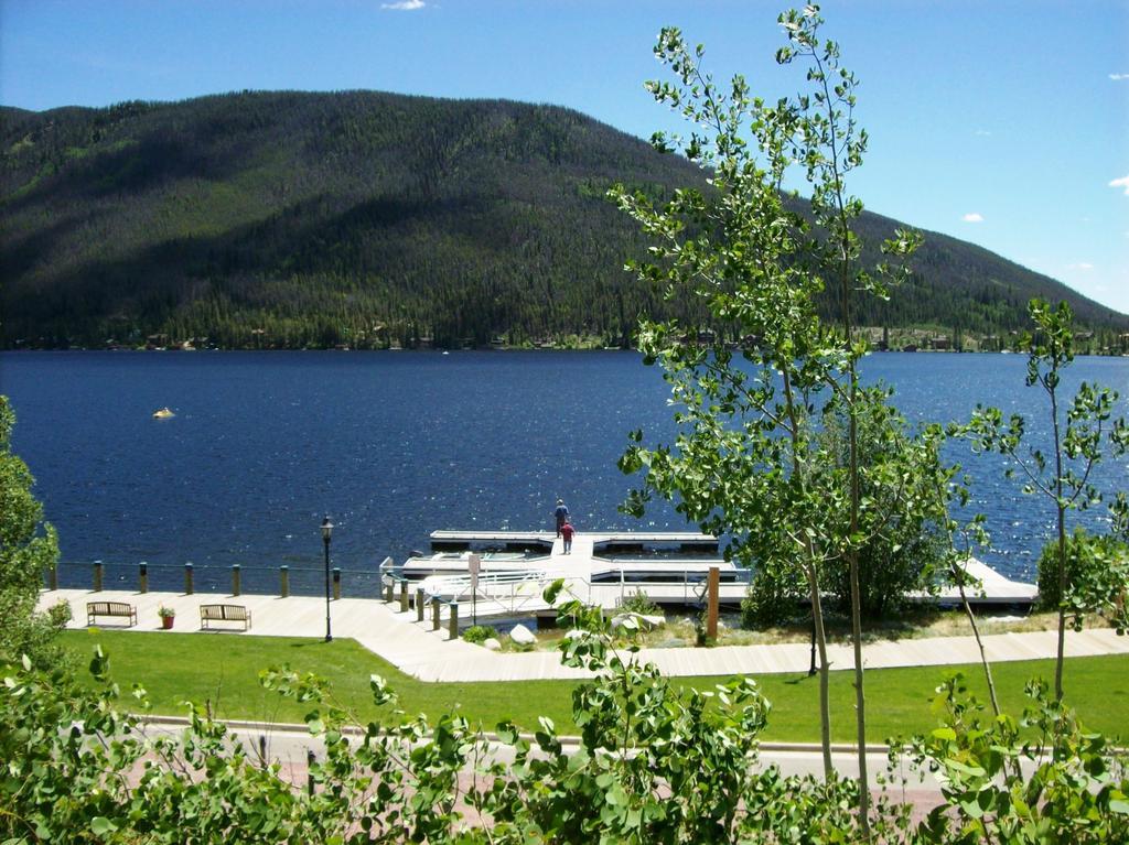 Western Riviera Lakeside Lodging Grand Lake Room photo