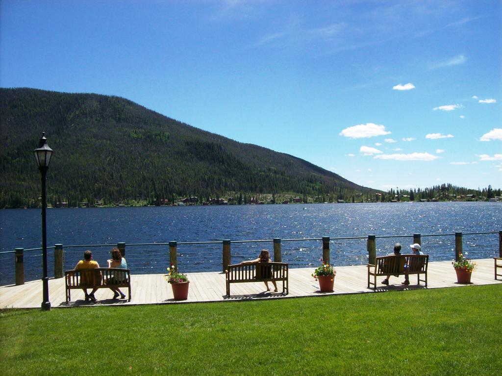 Western Riviera Lakeside Lodging Grand Lake Room photo