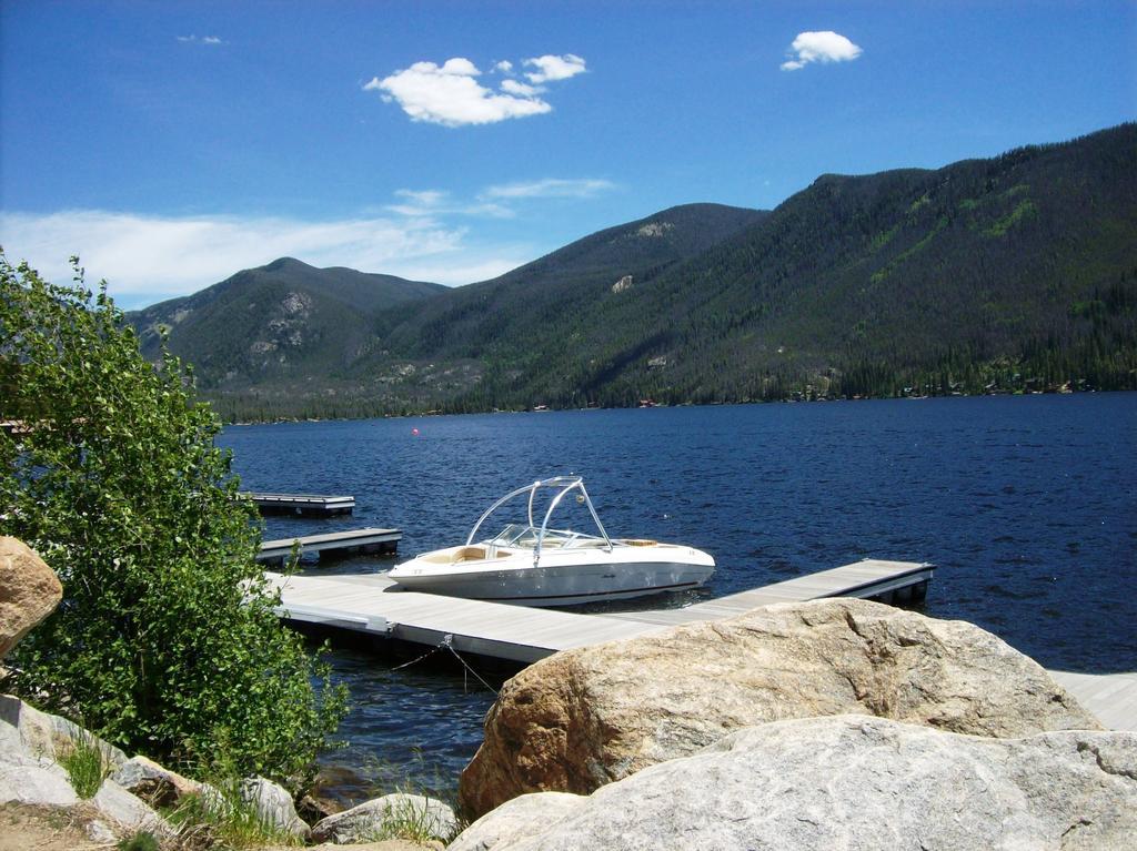 Western Riviera Lakeside Lodging Grand Lake Room photo