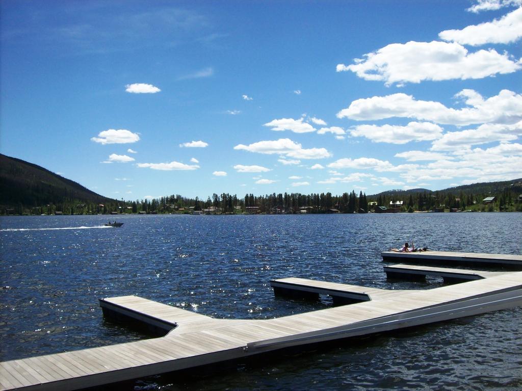 Western Riviera Lakeside Lodging Grand Lake Room photo