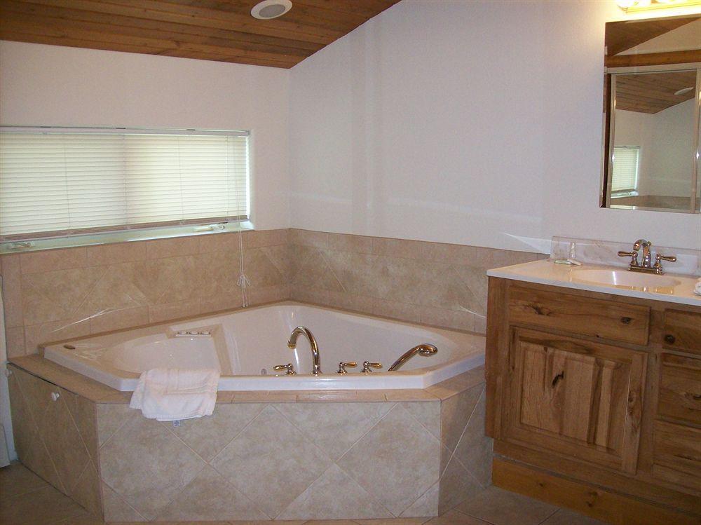 Western Riviera Lakeside Lodging Grand Lake Exterior photo