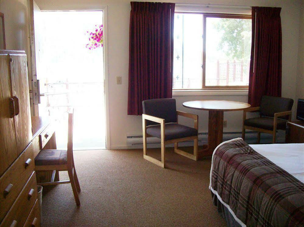 Western Riviera Lakeside Lodging Grand Lake Exterior photo